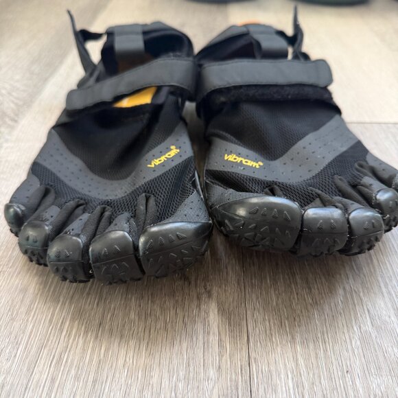 EUC Black and yellow Vibram Five Fingers V Aqua Men water shoes - Picture 6 of 10